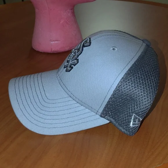 MLB New Era Chicago White Sox Grayed Out Men´s Fitted Mesh Hat Cap L-XL Men